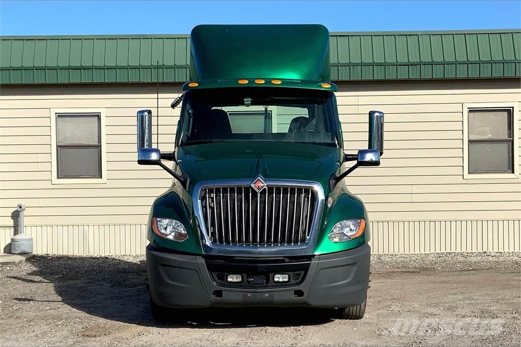 International LT625 6x4 Prime Movers