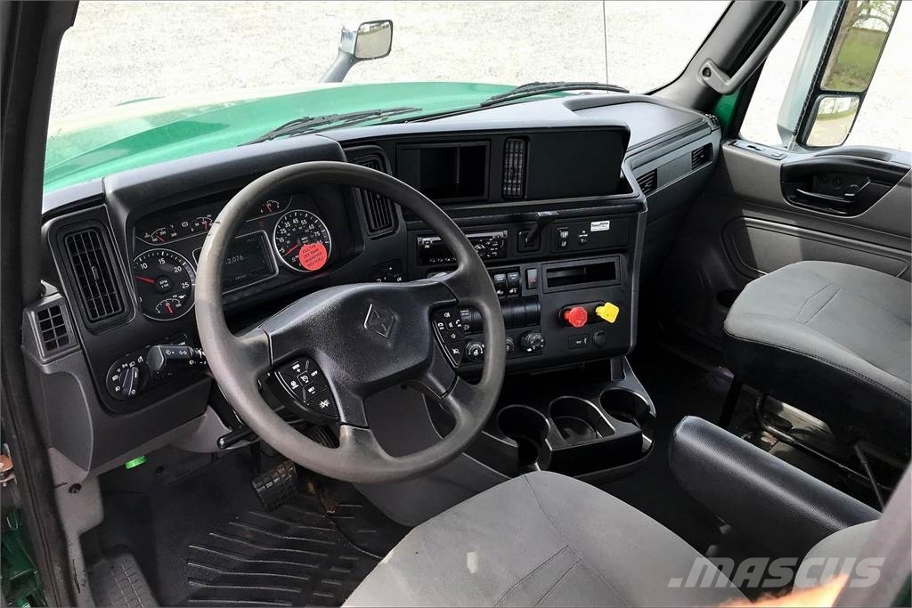 International LT625 6x4 Prime Movers