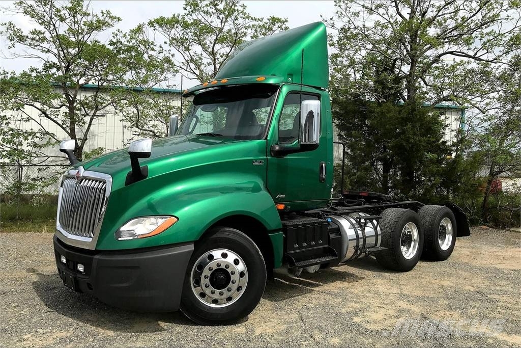International LT625 6x4 Prime Movers