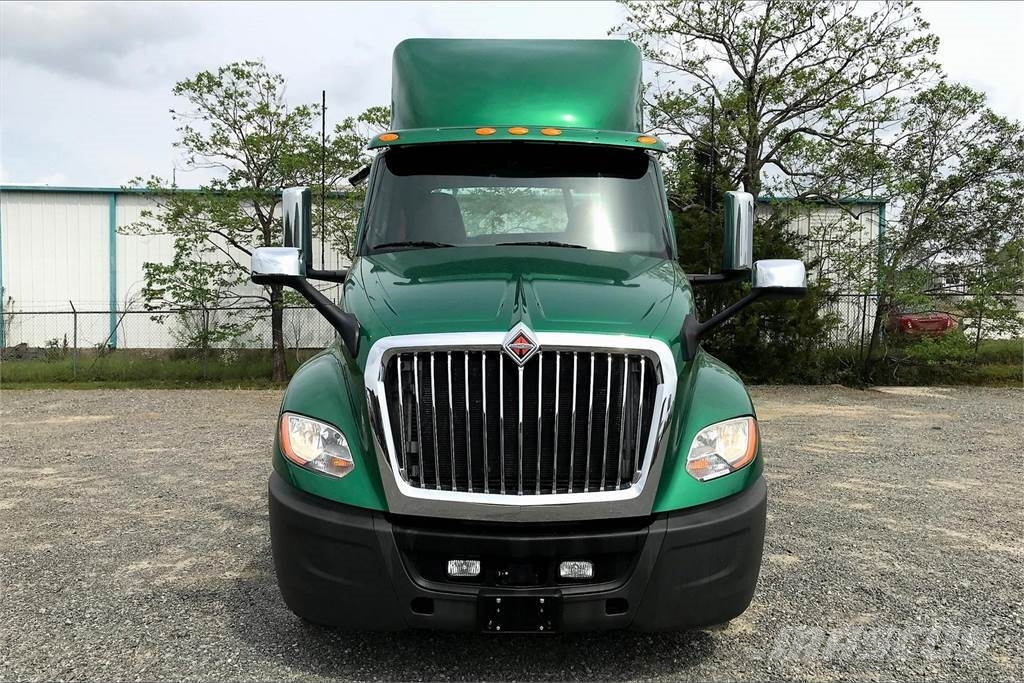International LT625 6x4 Prime Movers