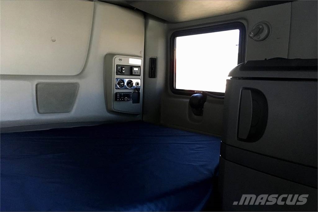 International LT625 6x4 Prime Movers
