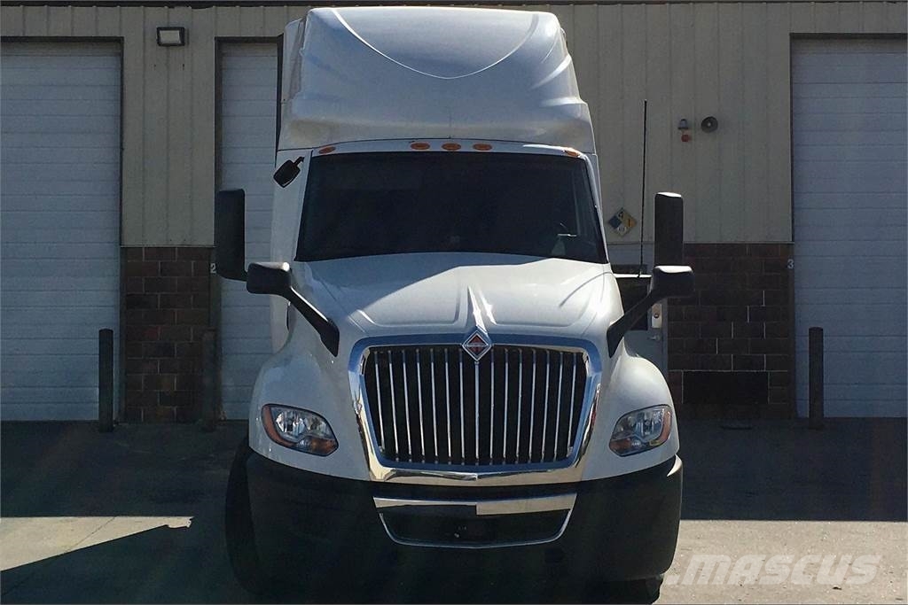 International LT625 6x4 Prime Movers