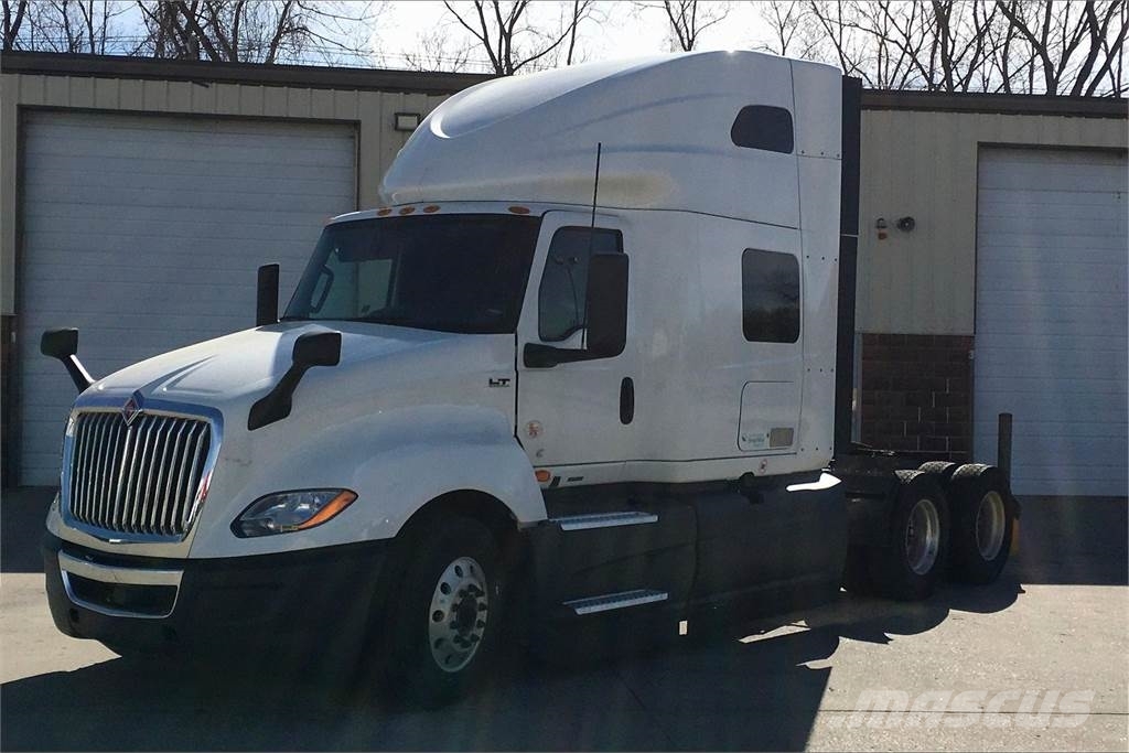 International LT625 6x4 Prime Movers