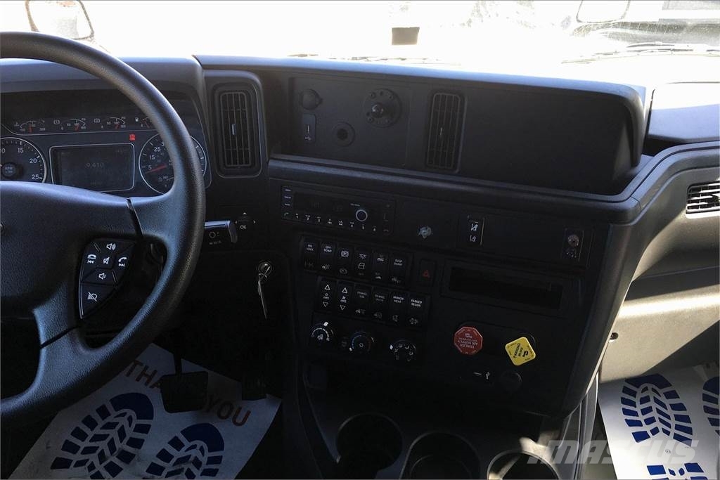 International LT625 6x4 Prime Movers
