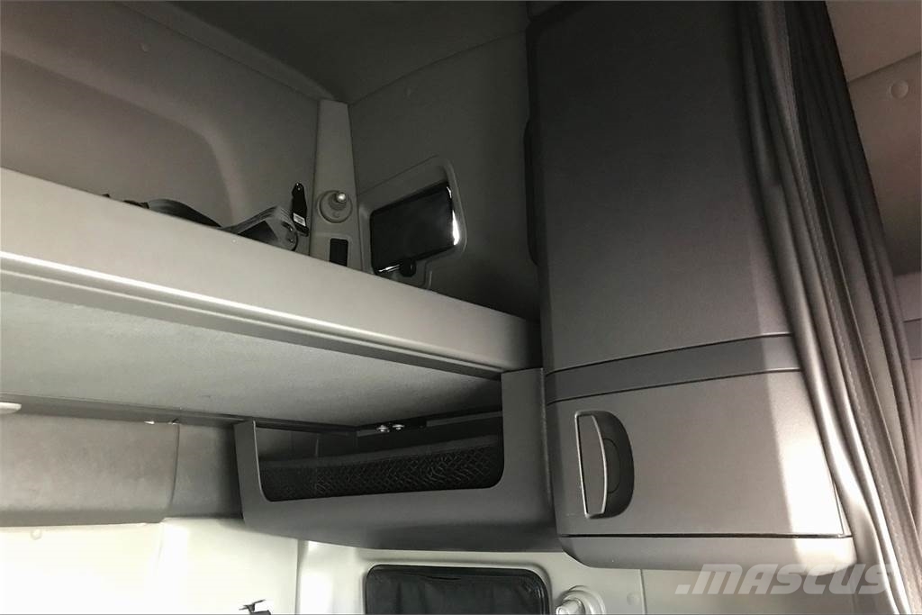 International LT625 6x4 Prime Movers