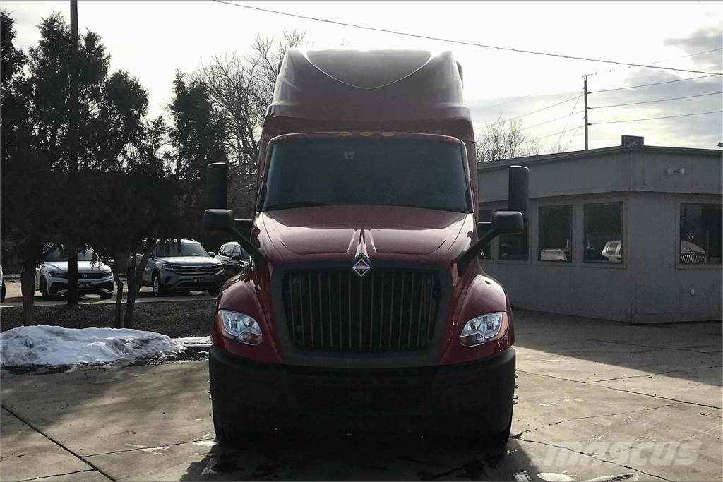 International LT625 6x4 Prime Movers
