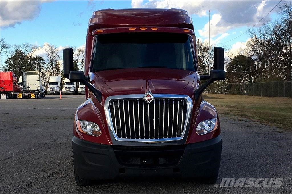International LT625 6x4 Prime Movers