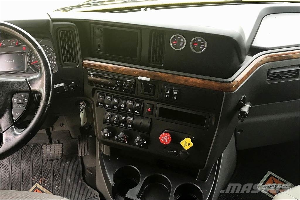 International LT625 6x4 Prime Movers