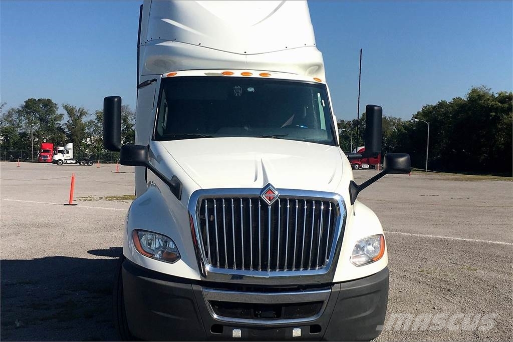 International LT625 6x4 Prime Movers