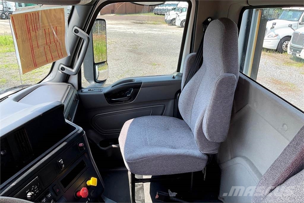 International LT625 6x4 Prime Movers