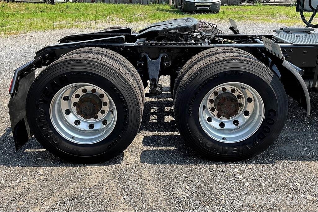 International LT625 6x4 Prime Movers