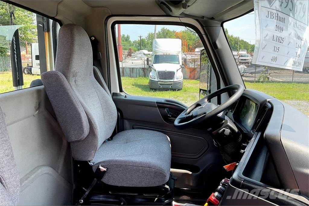 International LT625 6x4 Prime Movers