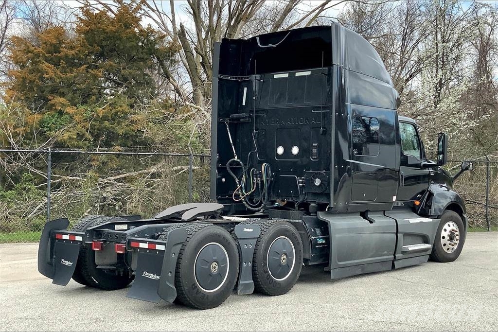 International LT625 6x4 Prime Movers