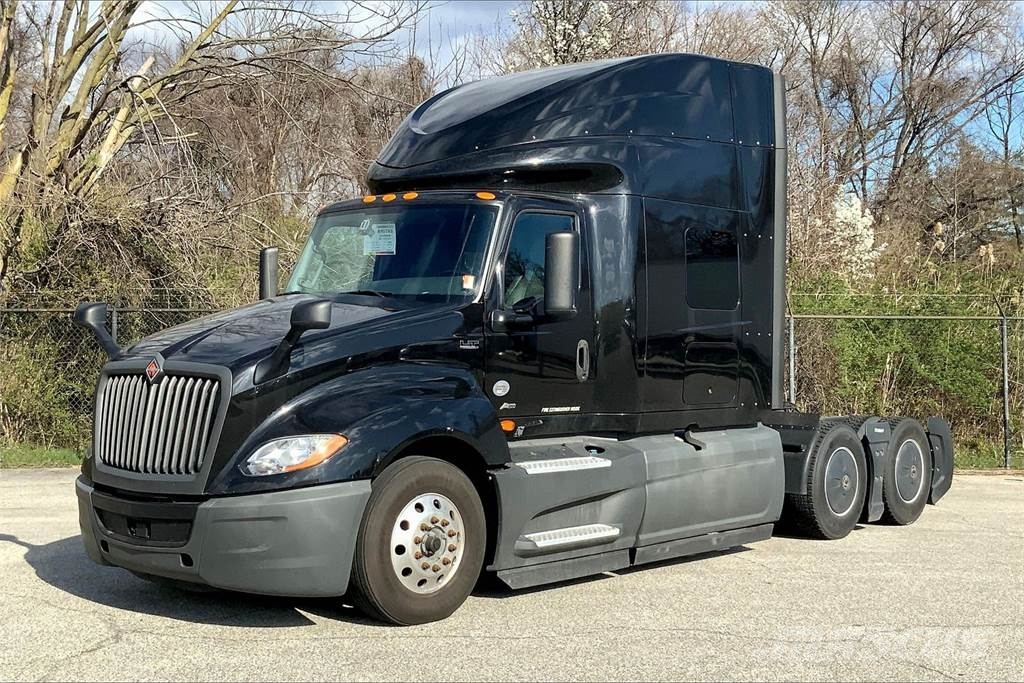 International LT625 6x4 Prime Movers