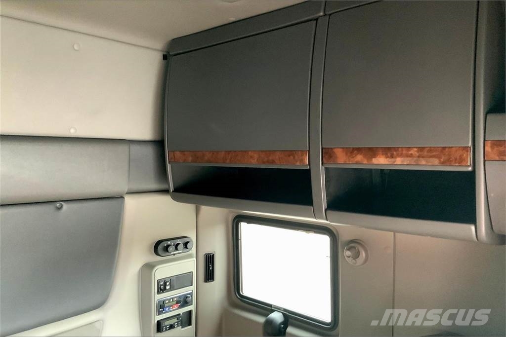 International LT625 6x4 Prime Movers