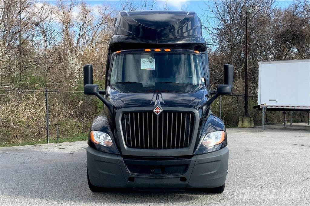 International LT625 6x4 Prime Movers