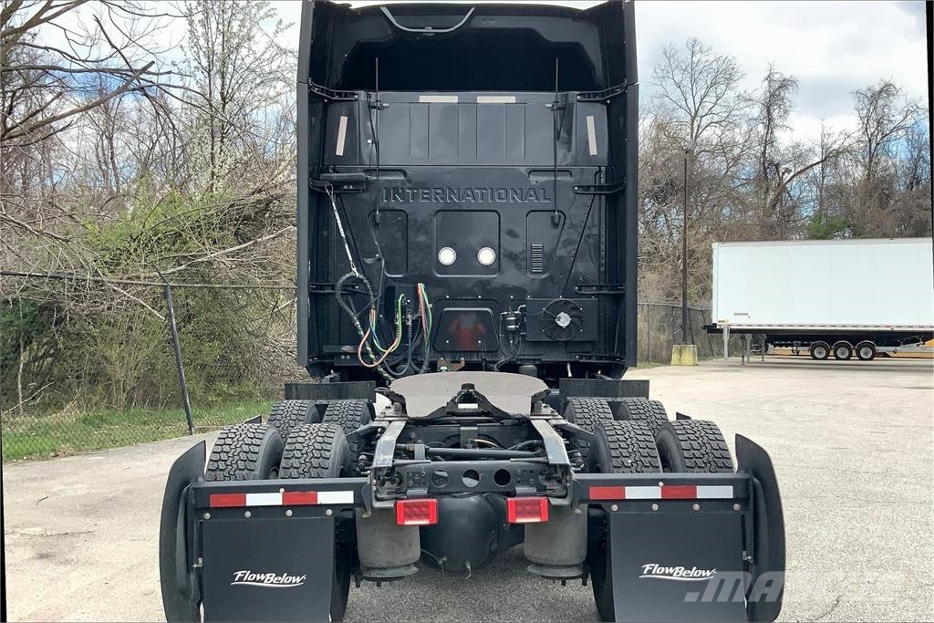 International LT625 6x4 Prime Movers
