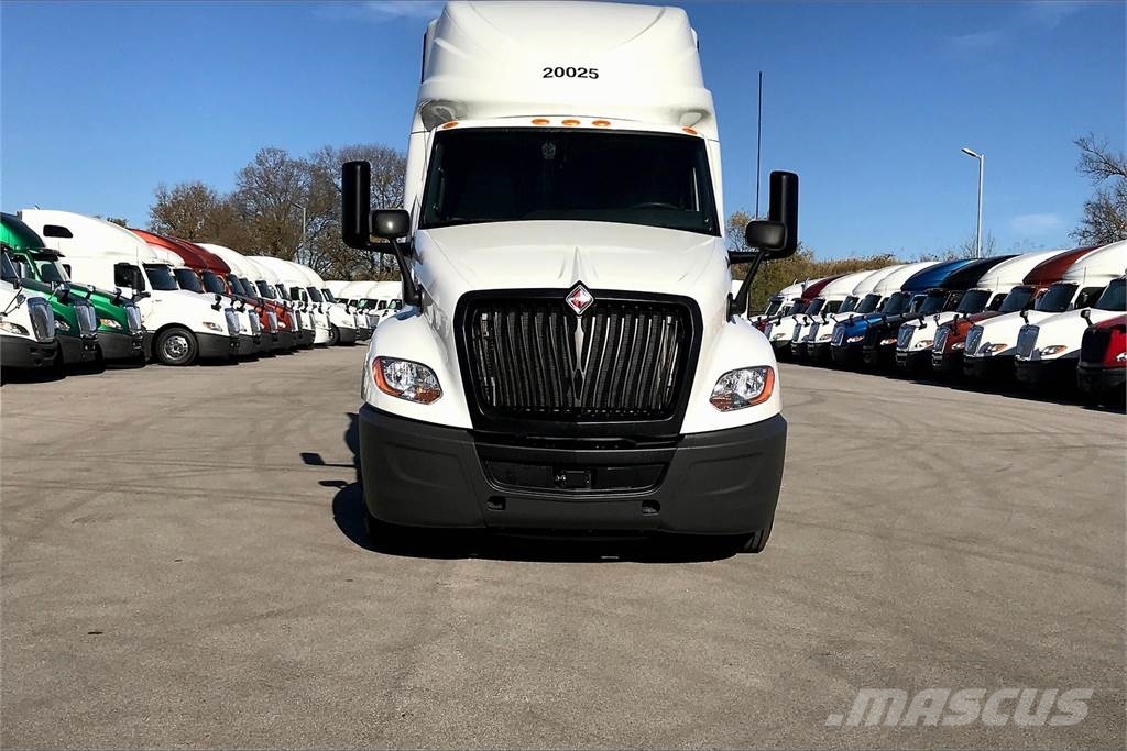International LT625 6x4 Prime Movers