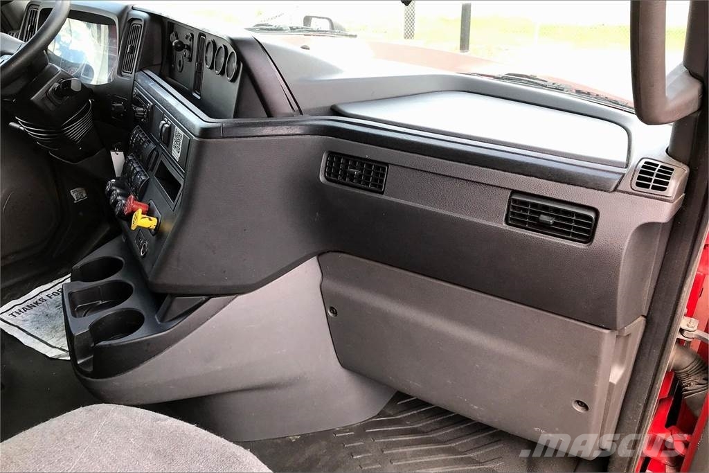 International LT625 6x4 Τράκτορες
