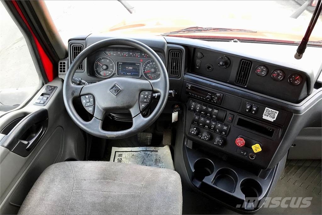 International LT625 6x4 Τράκτορες