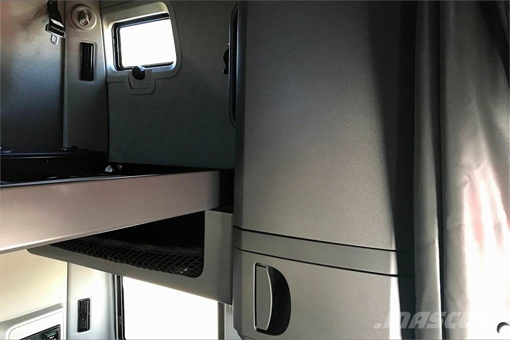 International LT625 6x4 Prime Movers
