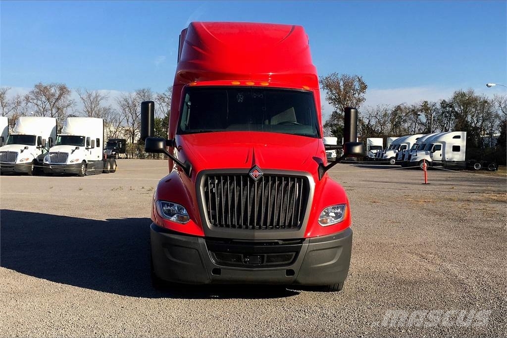 International LT625 6x4 Prime Movers