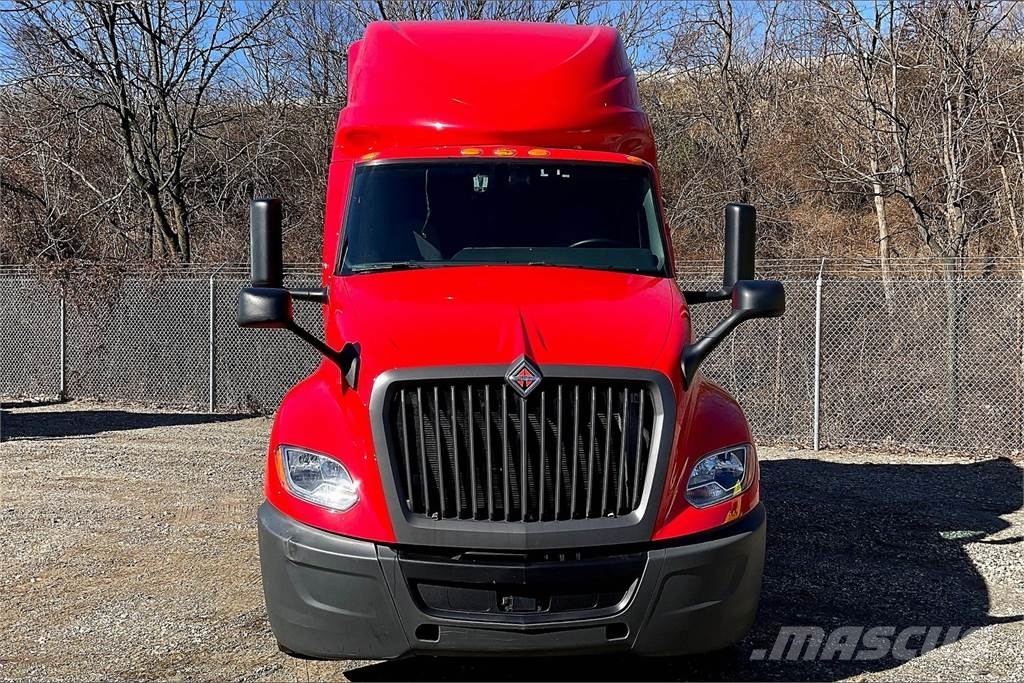 International LT625 6x4 Prime Movers
