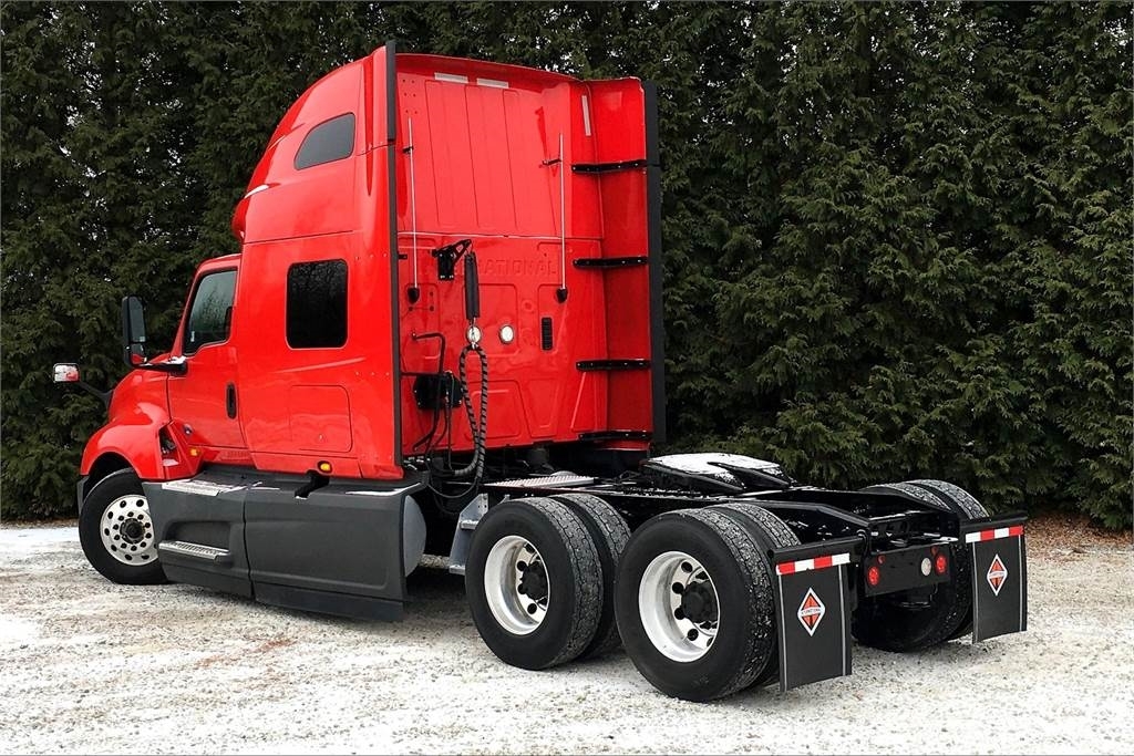 International LT625 6x4 Prime Movers
