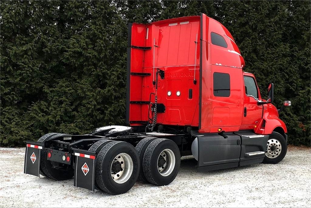 International LT625 6x4 Prime Movers
