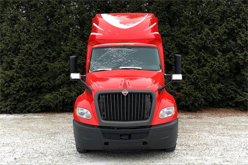 International LT625 6x4 Prime Movers