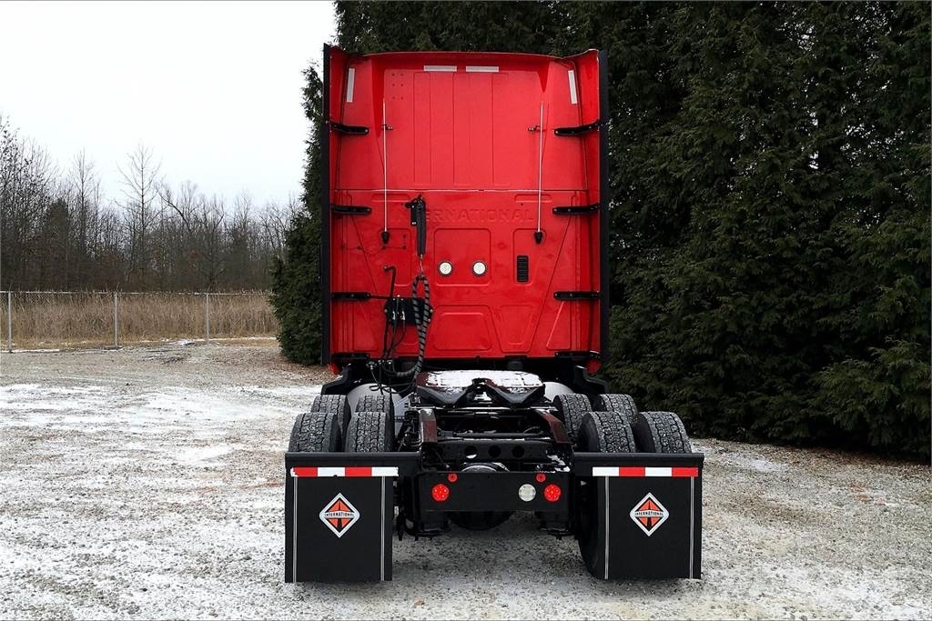 International LT625 6x4 Prime Movers