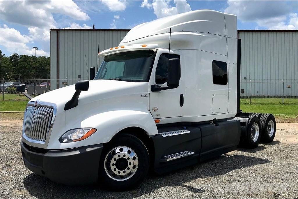 International LT625 6x4 Prime Movers