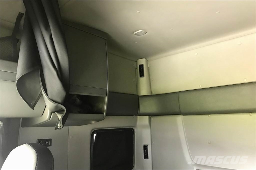 International LT625 6x4 Prime Movers