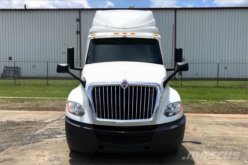 International LT625 6x4 Prime Movers