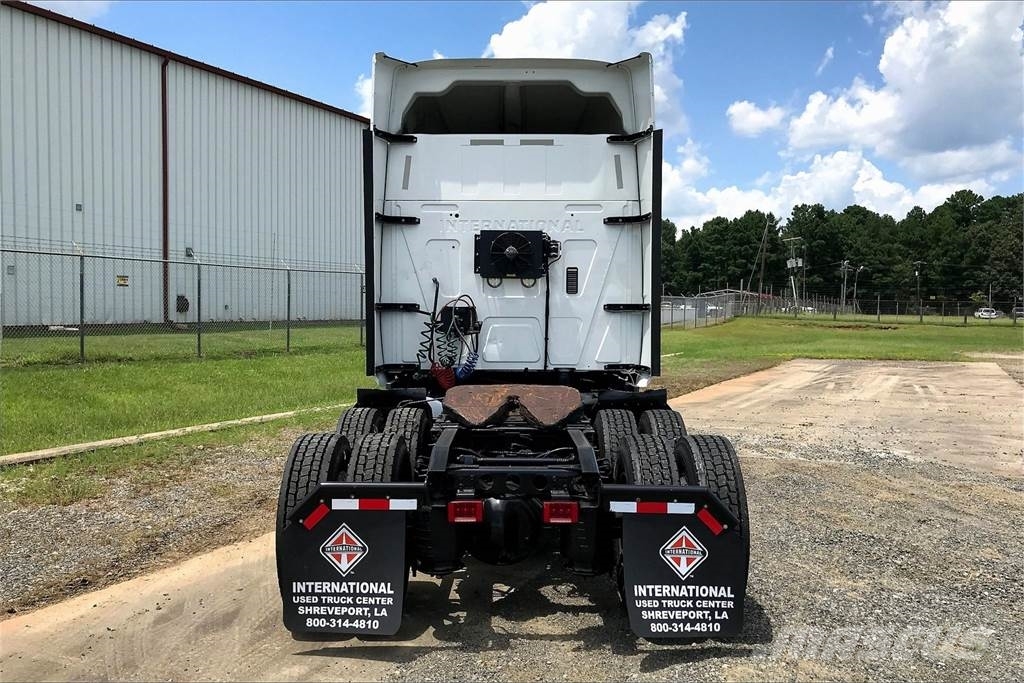 International LT625 6x4 Prime Movers