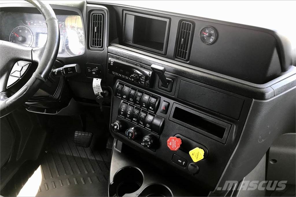 International LT625 6x4 Prime Movers
