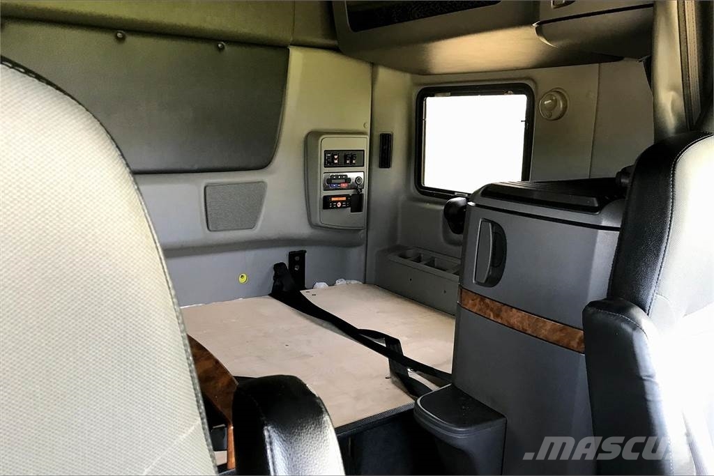 International LT625 6x4 Prime Movers