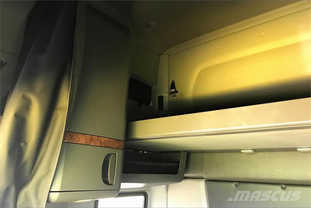 International LT625 6x4 Prime Movers