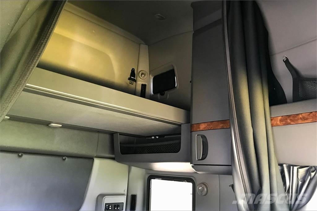 International LT625 6x4 Prime Movers