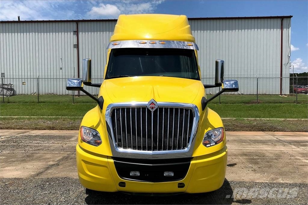 International LT625 6x4 Prime Movers