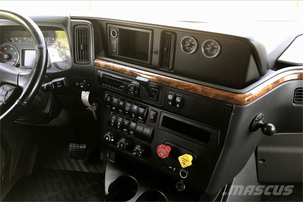 International LT625 6x4 Prime Movers