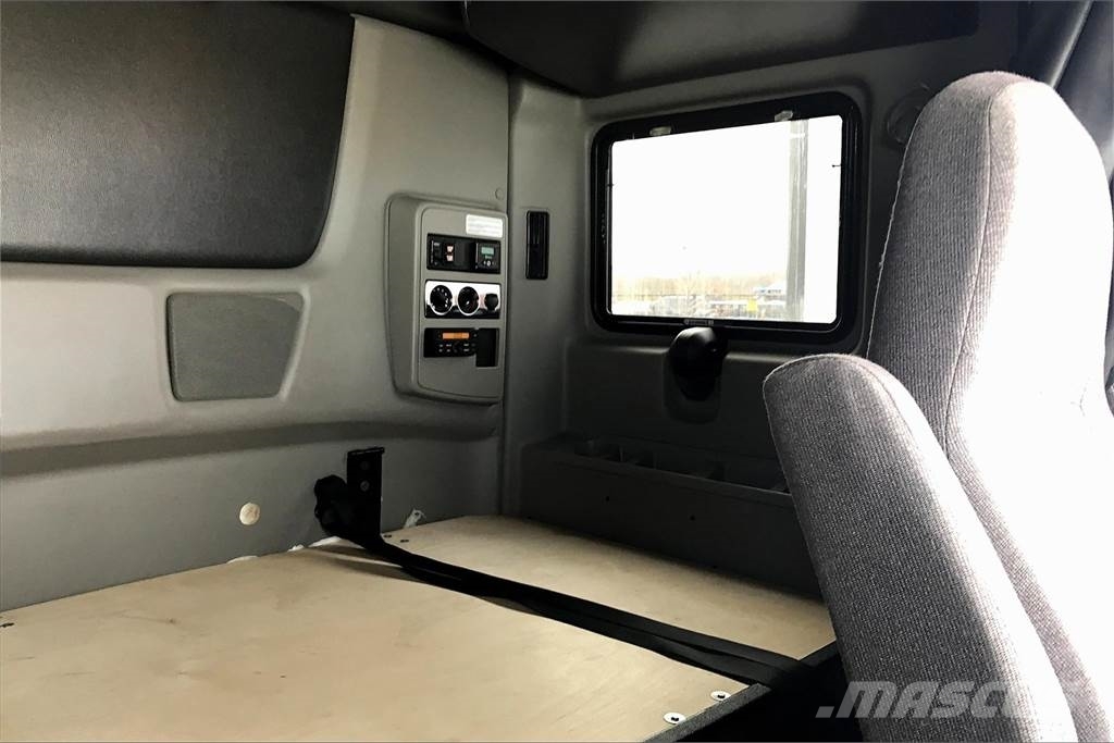 International LT625 6x4 Prime Movers