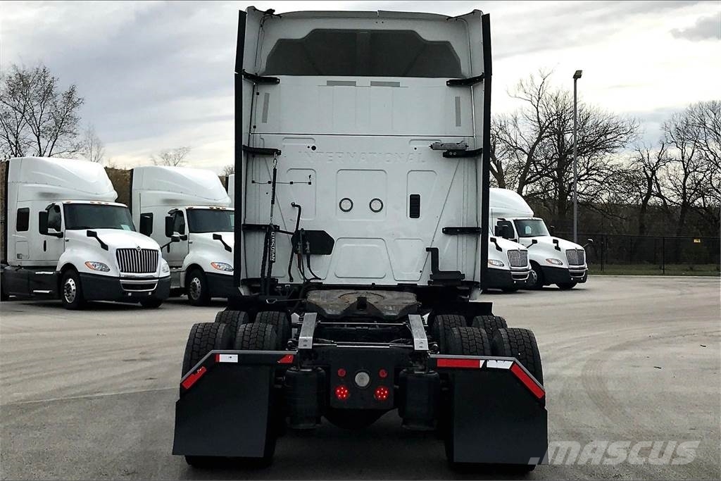 International LT625 6x4 Prime Movers