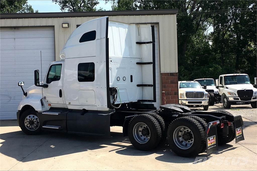 International LT625 6x4 Prime Movers