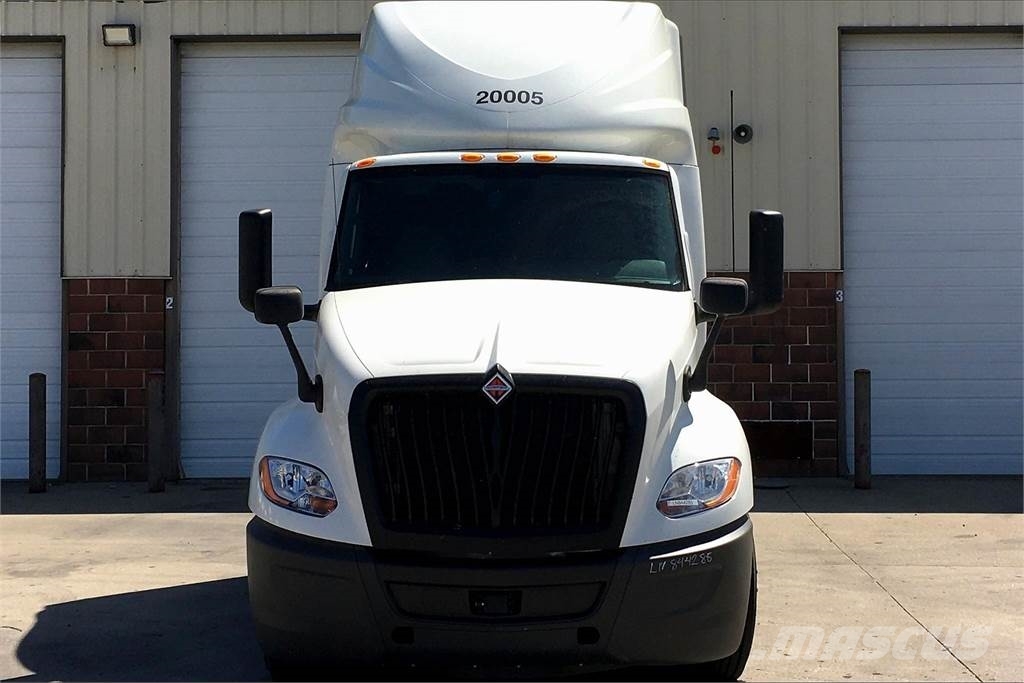 International LT625 6x4 Prime Movers