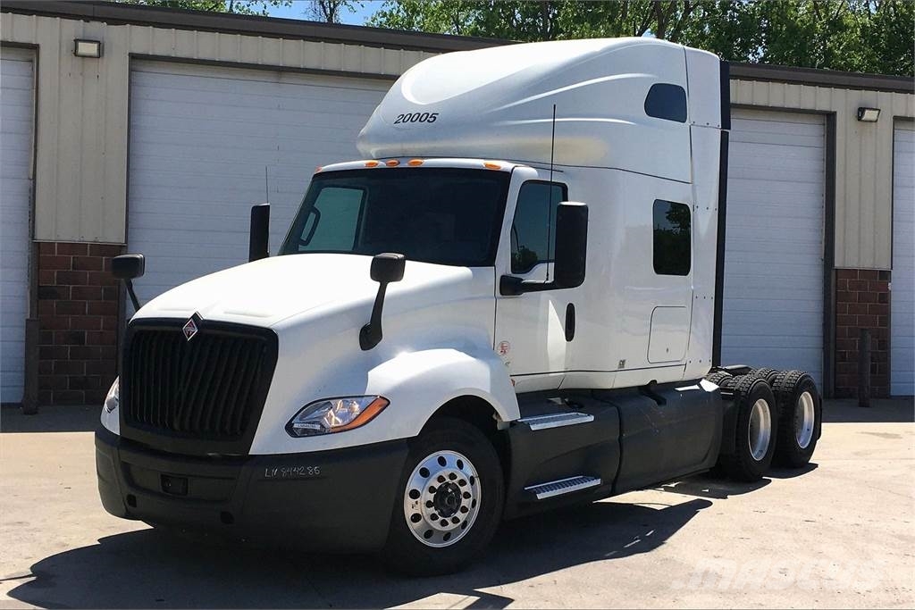 International LT625 6x4 Prime Movers