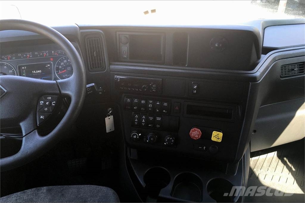 International LT625 6x4 Prime Movers