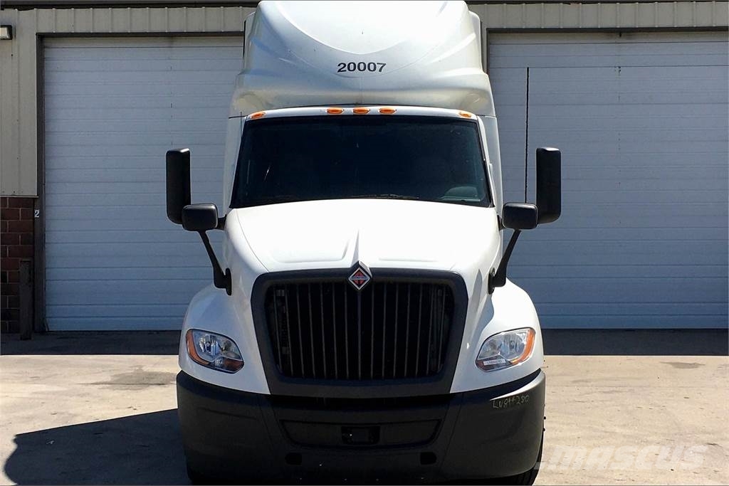 International LT625 6x4 Prime Movers