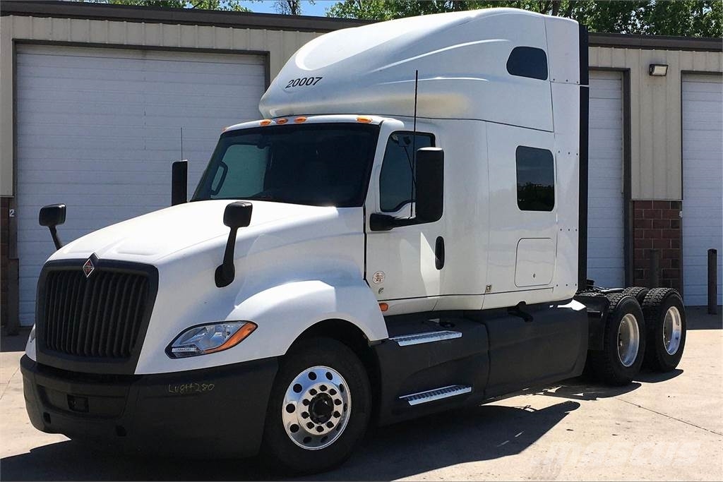 International LT625 6x4 Prime Movers