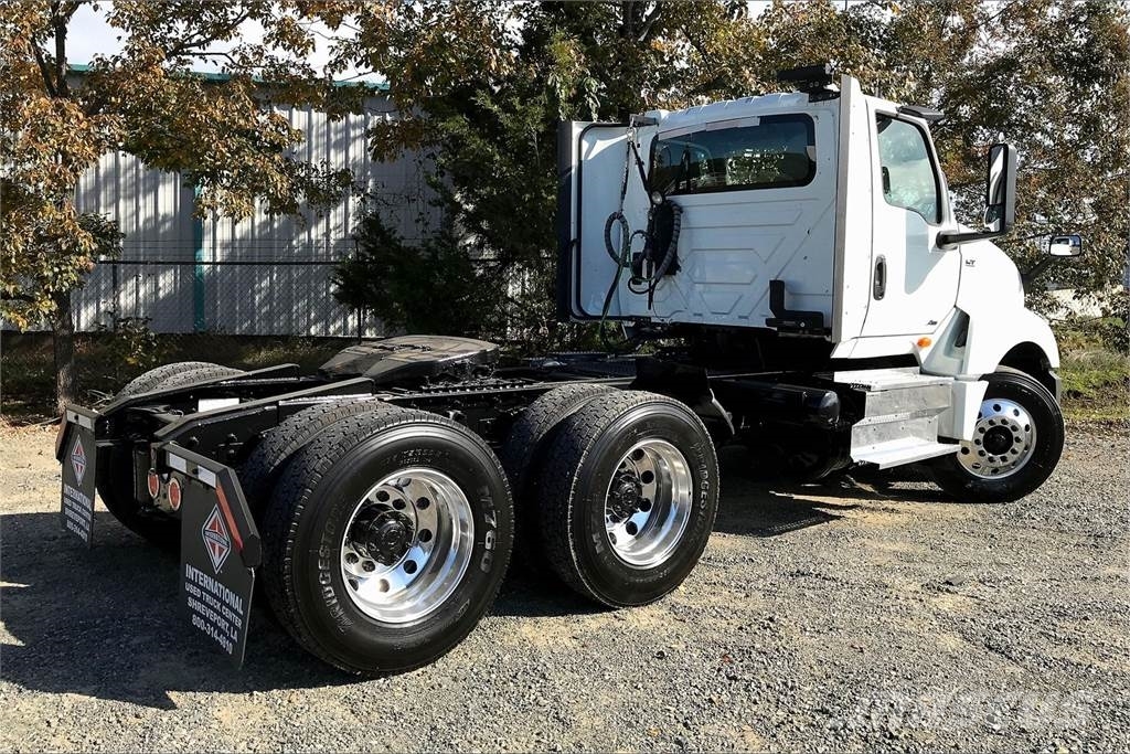 International LT625 6x4 Τράκτορες
